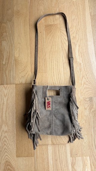Bolso bandolera ante flecos laterales “VAS”