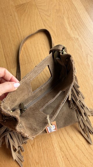 Bolso bandolera ante flecos laterales “VAS”