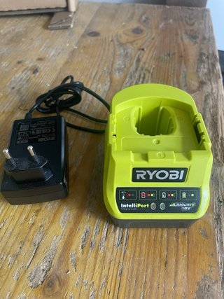 Batería y Cargador Ryobi ONE+ 18V 4.0Ah