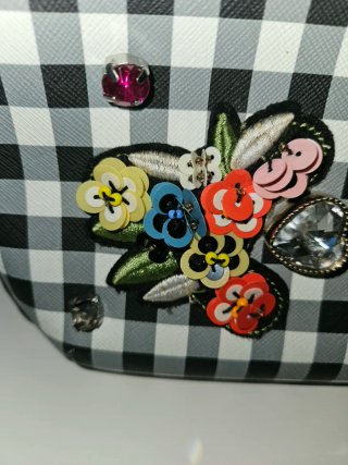 Bolso Guess Cuadros Flores y Brillantes