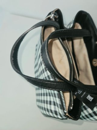 Bolso Guess Cuadros Flores y Brillantes