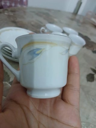 Conjunto de chá e pratos de porcelana