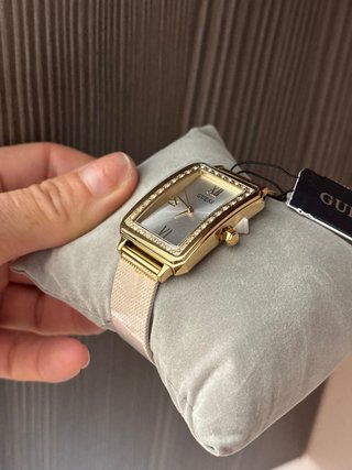 Reloj Guess Dorado Mujer