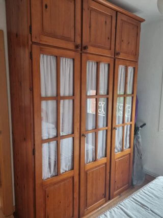 Habitación: Cama, Mesitas y Armario