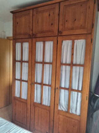 Habitación: Cama, Mesitas y Armario
