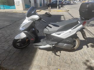Moto 125cc color blanca. Kymco Agility