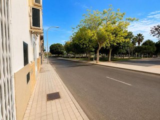 Local comercial en venta en Huércal de Almería