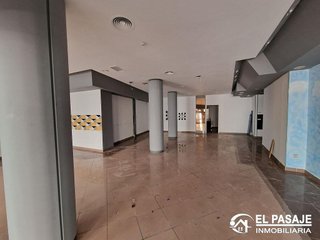 Local comercial en venta en Centro Ciudad en Linares
