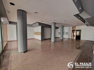 Local comercial en venta en Centro Ciudad en Linares