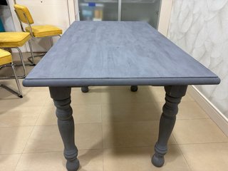 Mesa de comedor de madera maciza