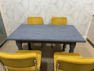 Mesa de comedor de madera maciza