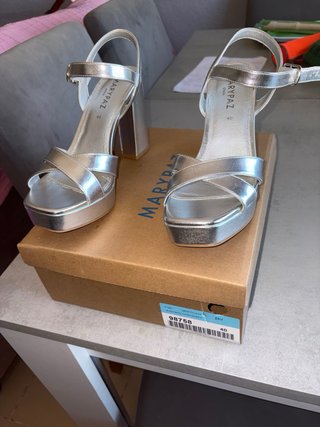 Tacones plateados Marypaz Talla 40 sin usar