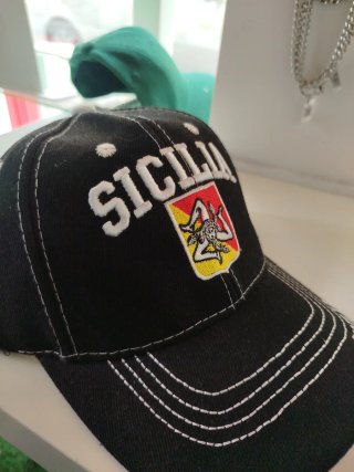 Cappellino Sicilia Nero con Stemma Trinacria