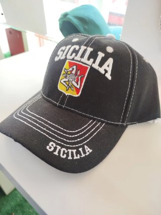 Cappellino Sicilia Nero con Stemma Trinacria