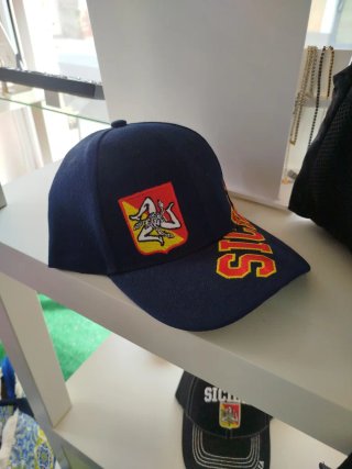 Cappellino blu con scritta Sicilia