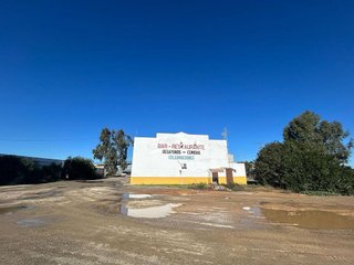 Local comercial en venta en La Hacienda - Nueva Andalucía en Dos Hermanas