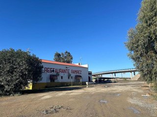 Local comercial en venta en La Hacienda - Nueva Andalucía en Dos Hermanas
