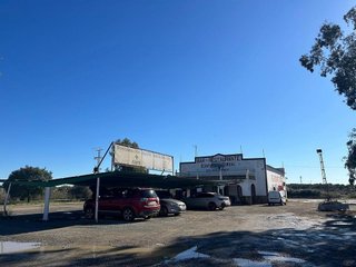 Local comercial en venta en La Hacienda - Nueva Andalucía en Dos Hermanas