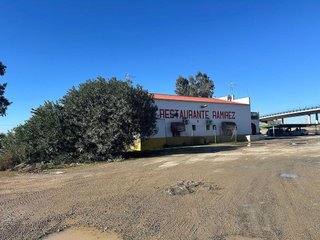 Local comercial en venta en La Hacienda - Nueva Andalucía en Dos Hermanas