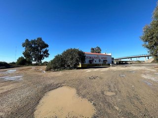 Local comercial en venta en La Hacienda - Nueva Andalucía en Dos Hermanas