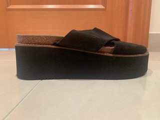 Sandalias negras plataforma ancha