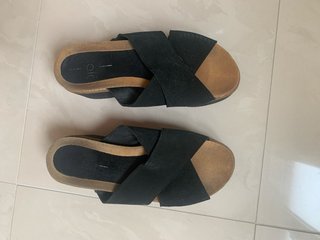 Sandalias negras plataforma ancha