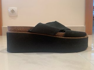 Sandalias negras plataforma ancha