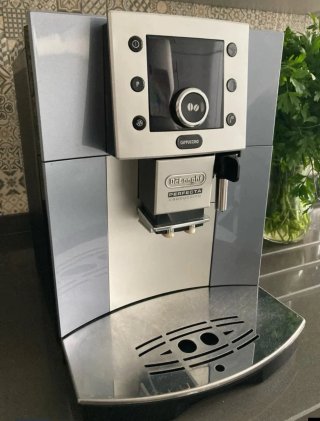 Cafetera Super Automática Delonghi