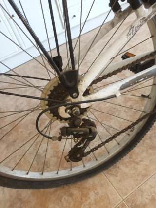 Bicicleta de paseo blanca