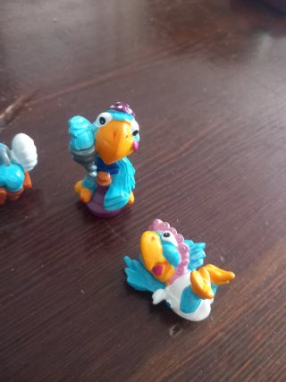 4 Kinder Los Pappagalos