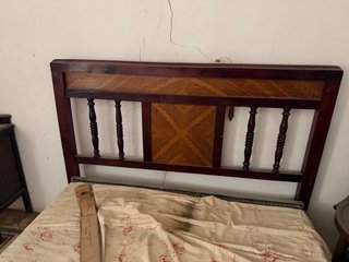 Cabecero y piecero de madera antiguo