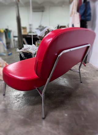 Sofá rojo retro