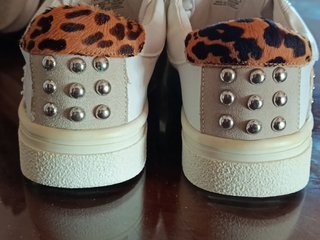 Tenis Zara Animal Print y Tachuelas