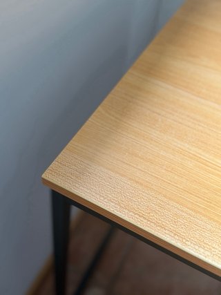 Escritorio madera y acero negro