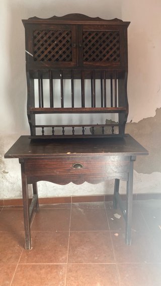 Mesa de madera maciza con cajón