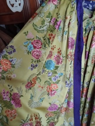 Traje de Fallera verde y multicolor