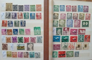 Album con 676 francobolli Germania e Austria.