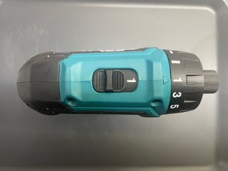 Atornillador Makita DF033D con batería y cargador