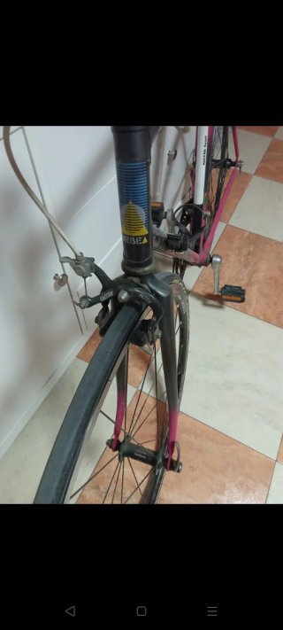 Bicicleta de carretera rosa