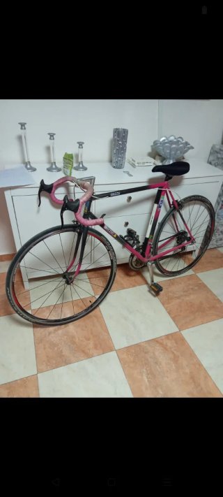 Bicicleta de carretera rosa