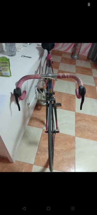 Bicicleta de carretera rosa
