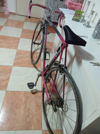 Bicicleta de carretera rosa