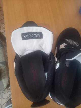 Scarpe Jordan nere e bianche
