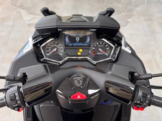 PEUGEOT METROPOLIS 400 ACTIVE (carnet B de coche)