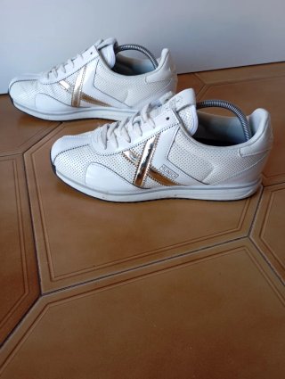 Zapatillas Munich Osaka Blancas y Doradas