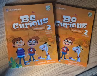 Be curious 2. Activity Book y Home Booklet.