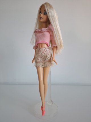 Barbie My Scene Y2K con outfit rosa, 2004