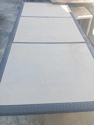 Mesa exterior piedra y mimbre 2.20x1.00