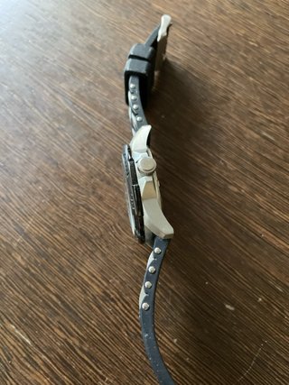 Reloj Guess Hombre Correa Negra y Plata