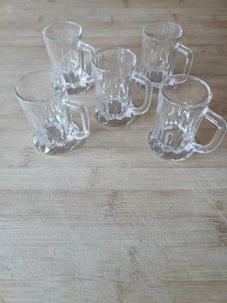 Juego de 5 jarritas de licor de cristal